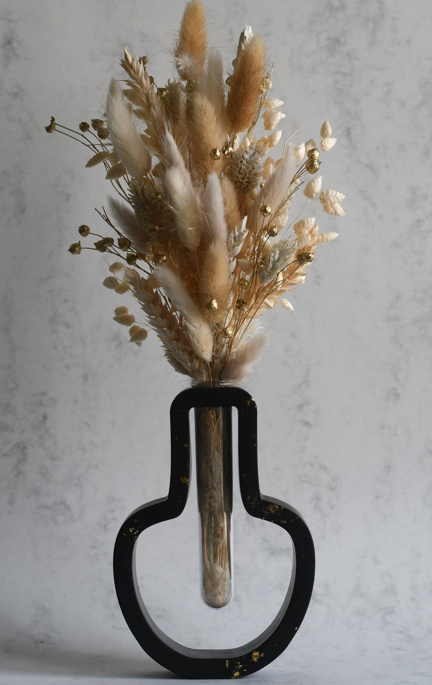 Novelle — ronde organische vaas met droogbloemen
