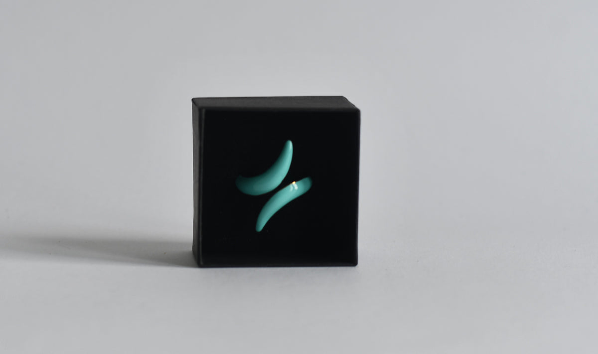 Organische verstelbare ring met turquoise emaille en 18K PVD vergulding