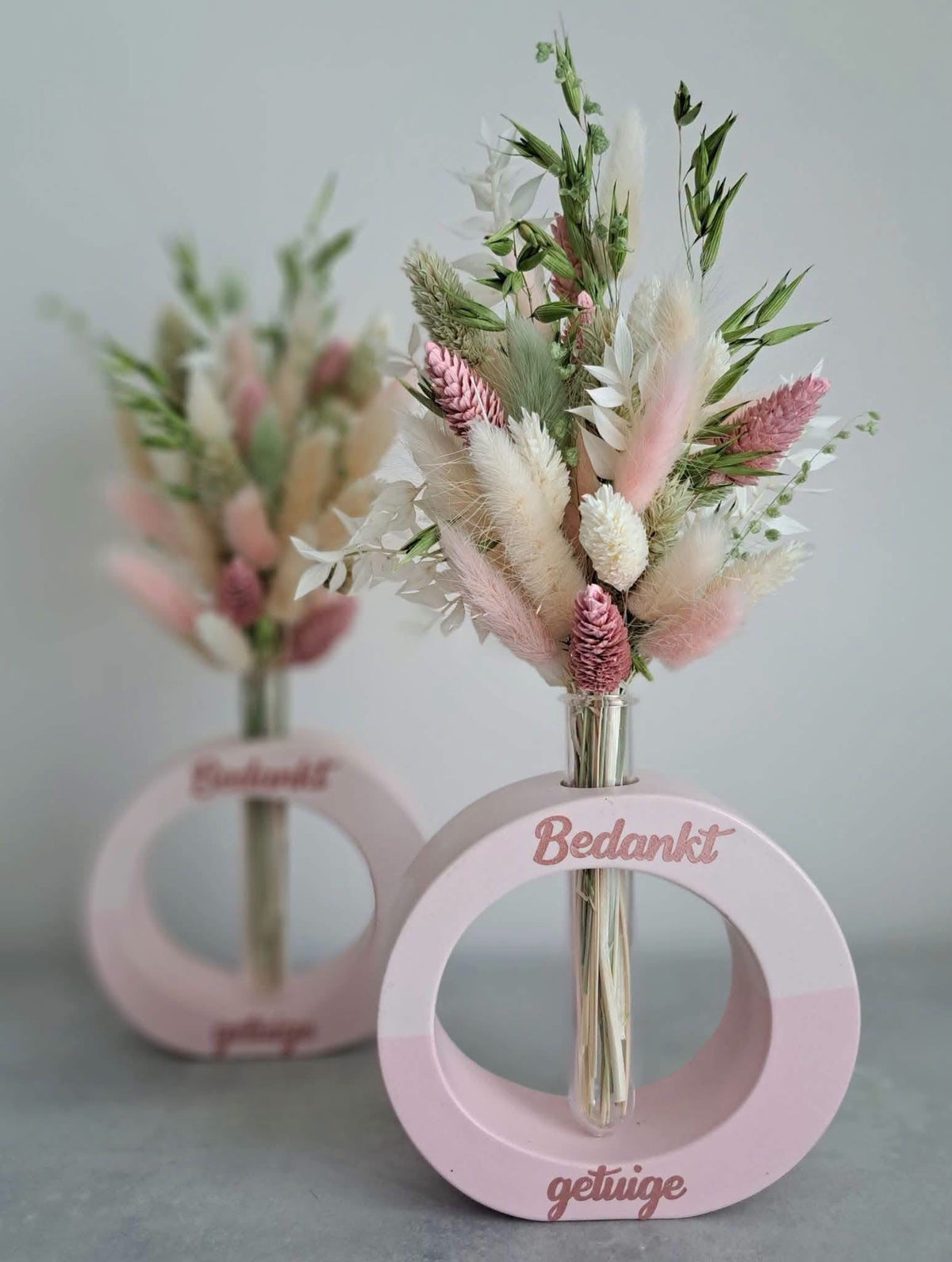 Vase personnalisé en Jesmonite avec fleurs séchées