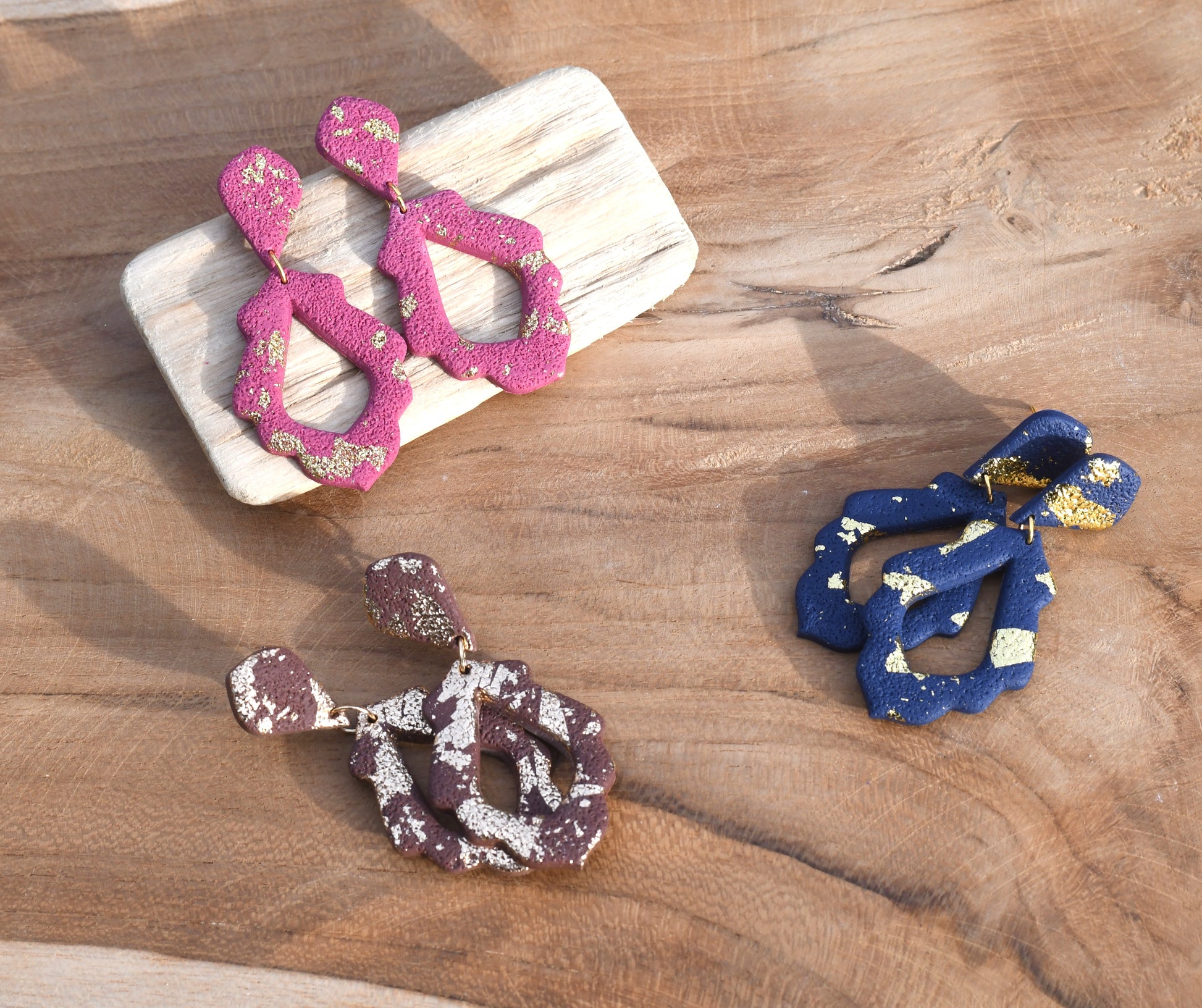 handgemaakte Siena statement oorbellen met bladgoud – Nova by Evi