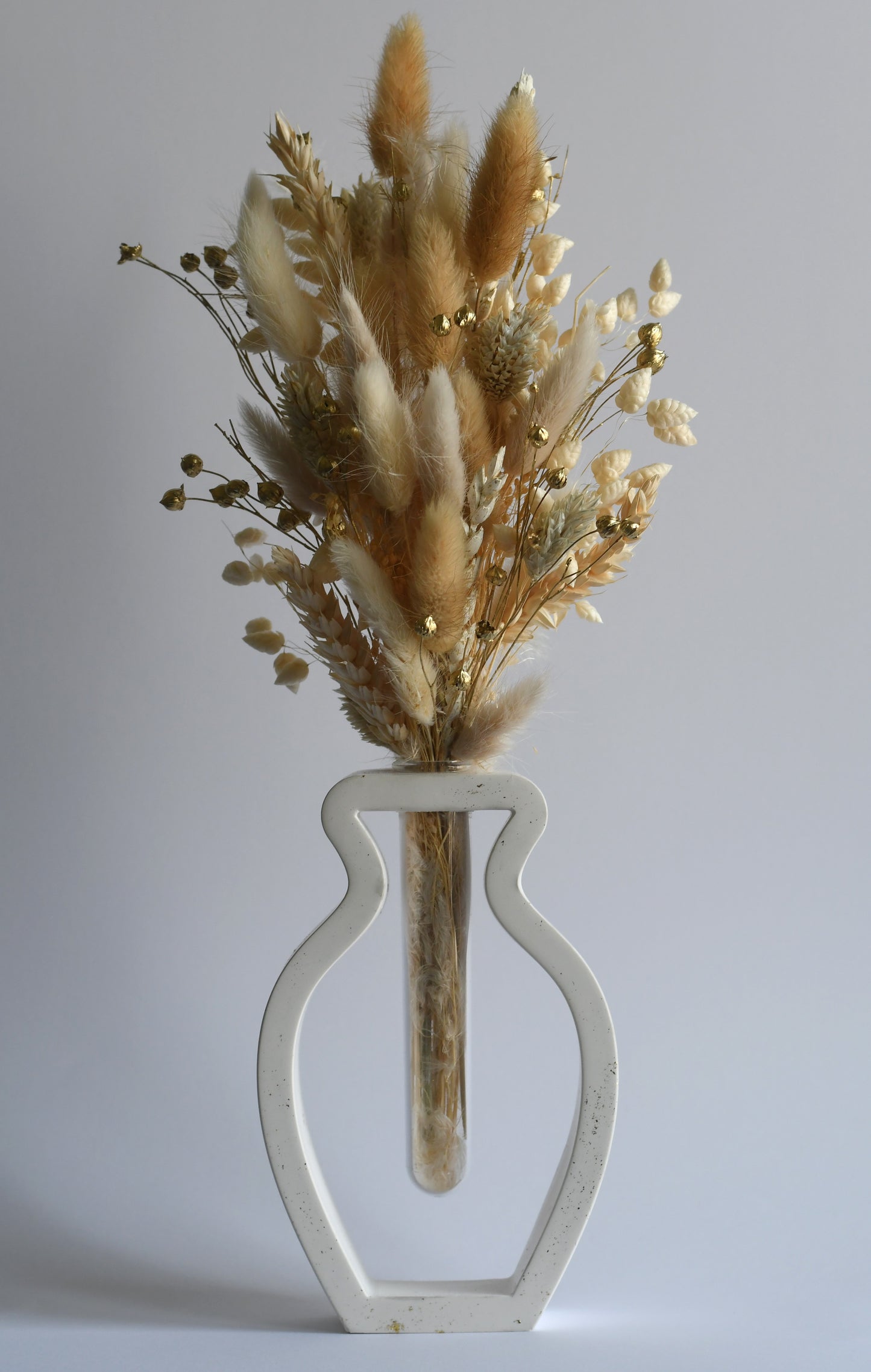 Novelle — organische vaas met droogbloemen (modern klassiek)