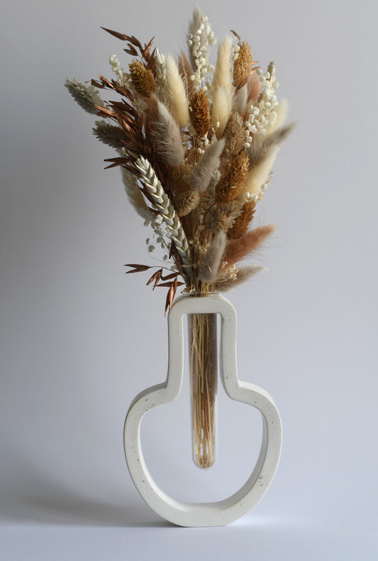 Novelle — ronde organische vaas met droogbloemen