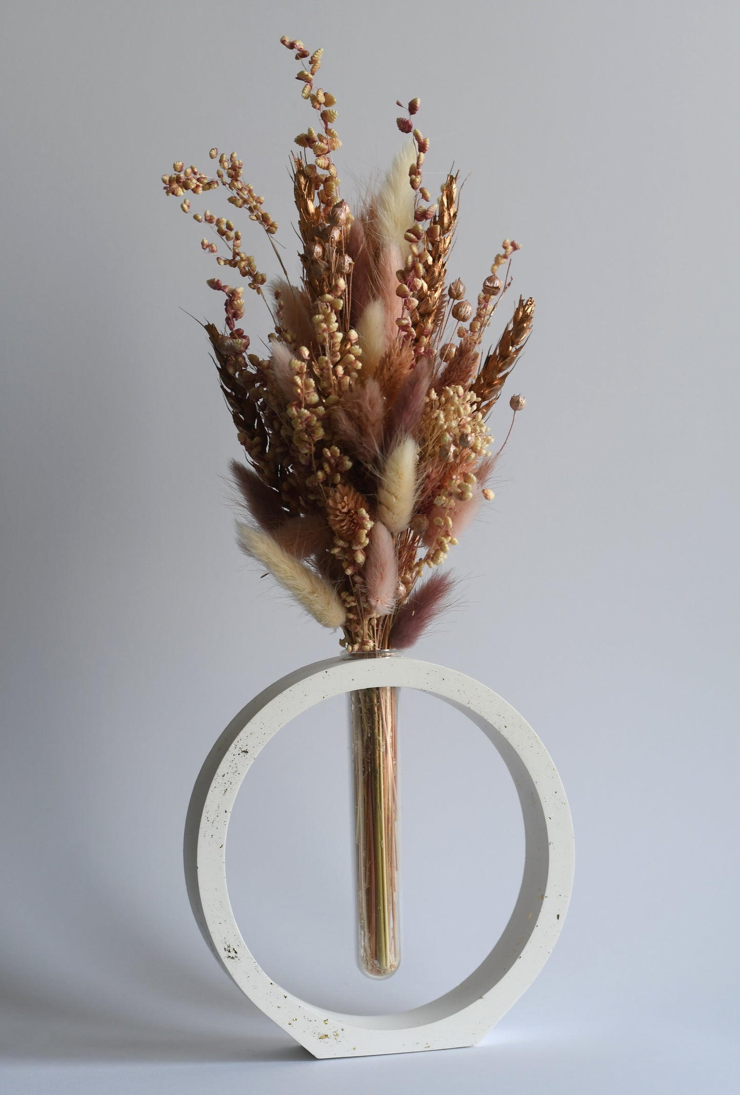 Novelle — ronde vaas met droogbloemen