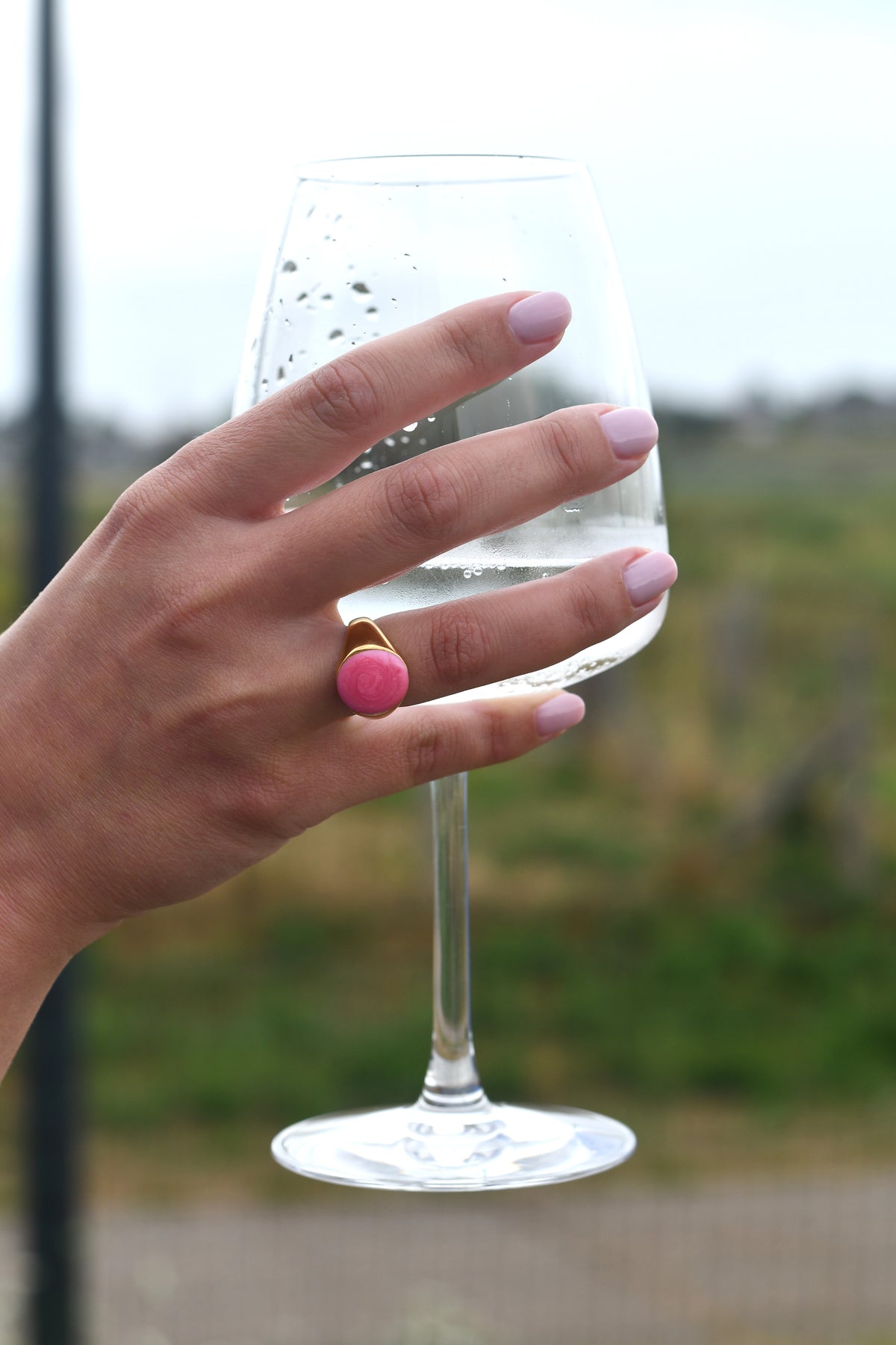 Bague ronde en émail – plaquée or 18 carats