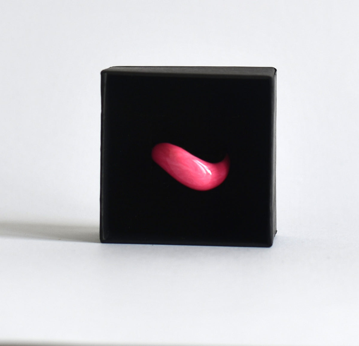 Afgeronde roze ring met emaille en PVD 18K verguld 304 RVS – Novabyevi