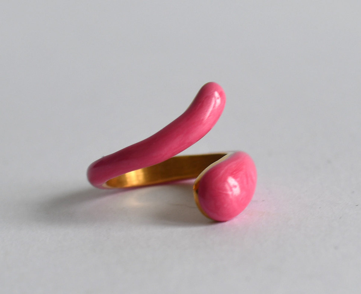 Roze asymmetrische verstelbare ring met emaille en PVD 18K verguld 304 RVS – Novabyevi