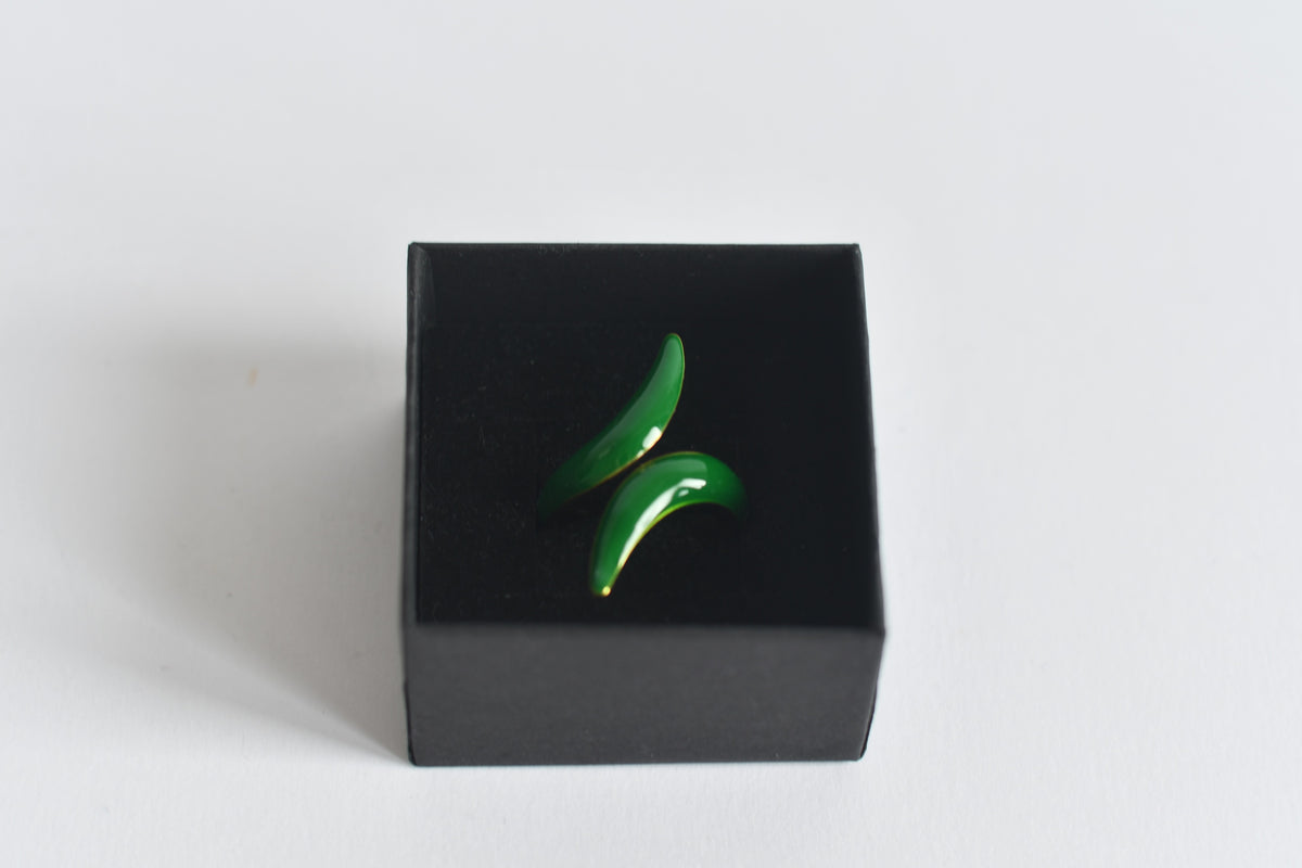 Organische verstelbare ring met groene emaille en 18K PVD vergulding