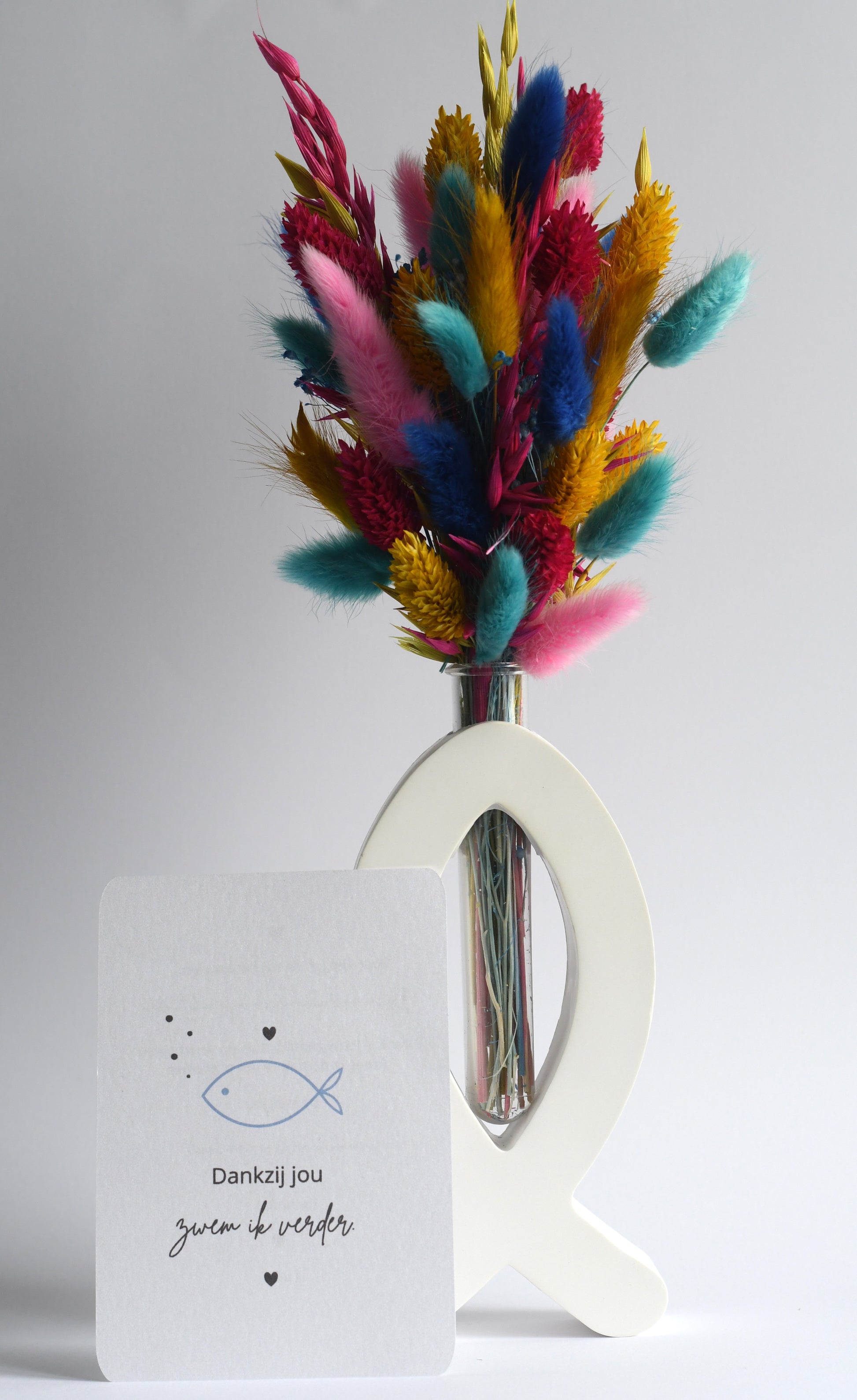 Origineel bedankje voor juf of meester met handgemaakt visjesvaasje, droogbloemen en exclusief kaartje van Nova by Evi