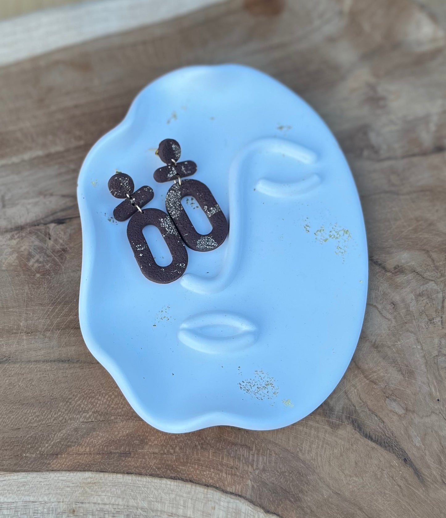 Gezicht schaaltje – sculpturaal gipsdesign