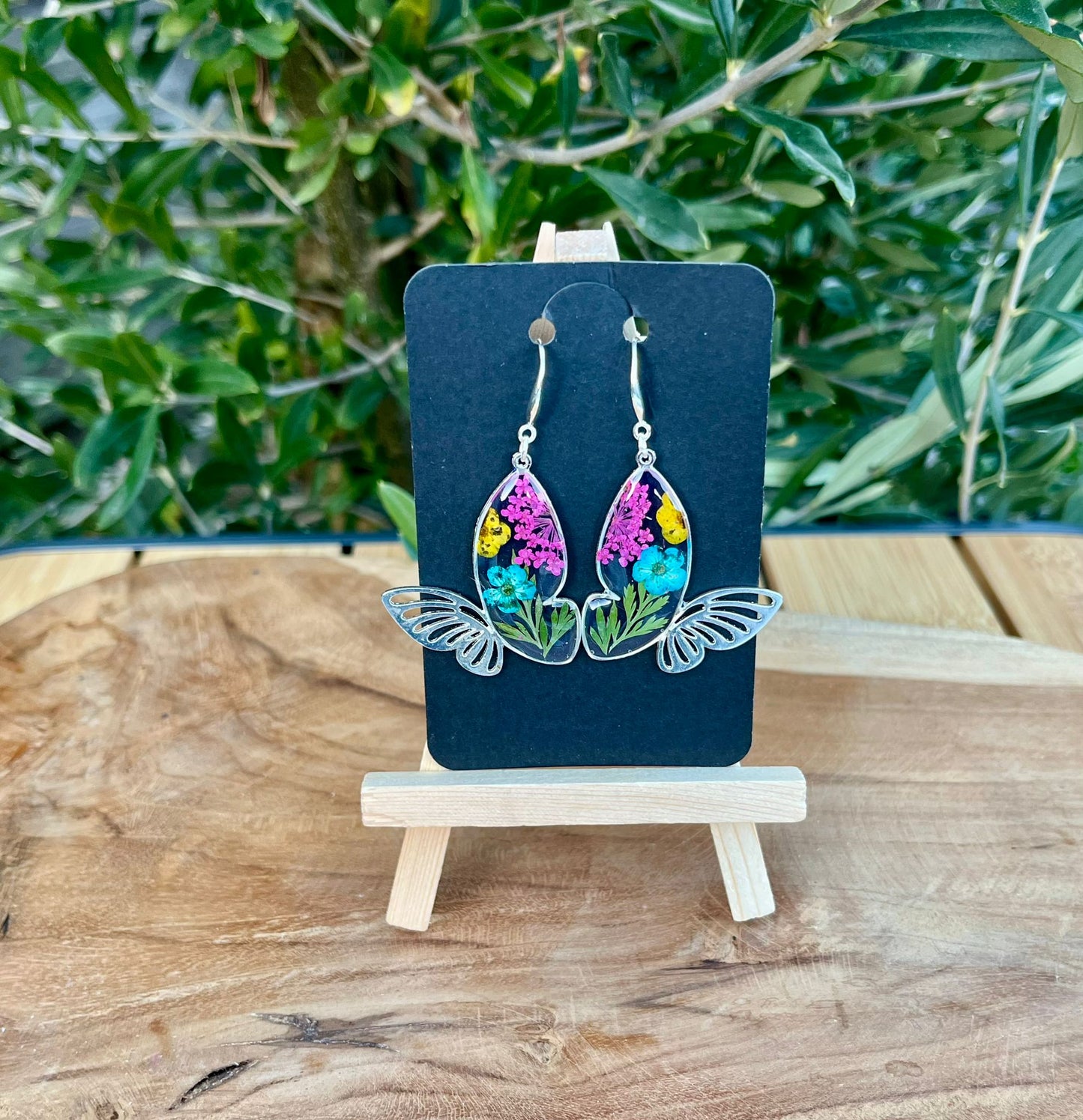 Vlinder oorbellen – echte gedroogde bloemen in uv resin