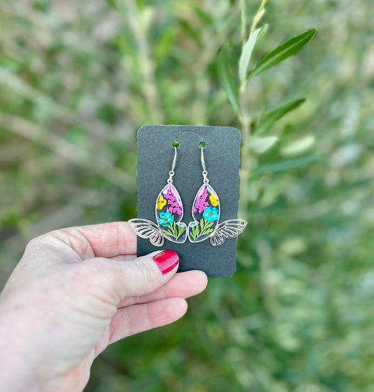Vlinder oorbellen – echte gedroogde bloemen in uv resin