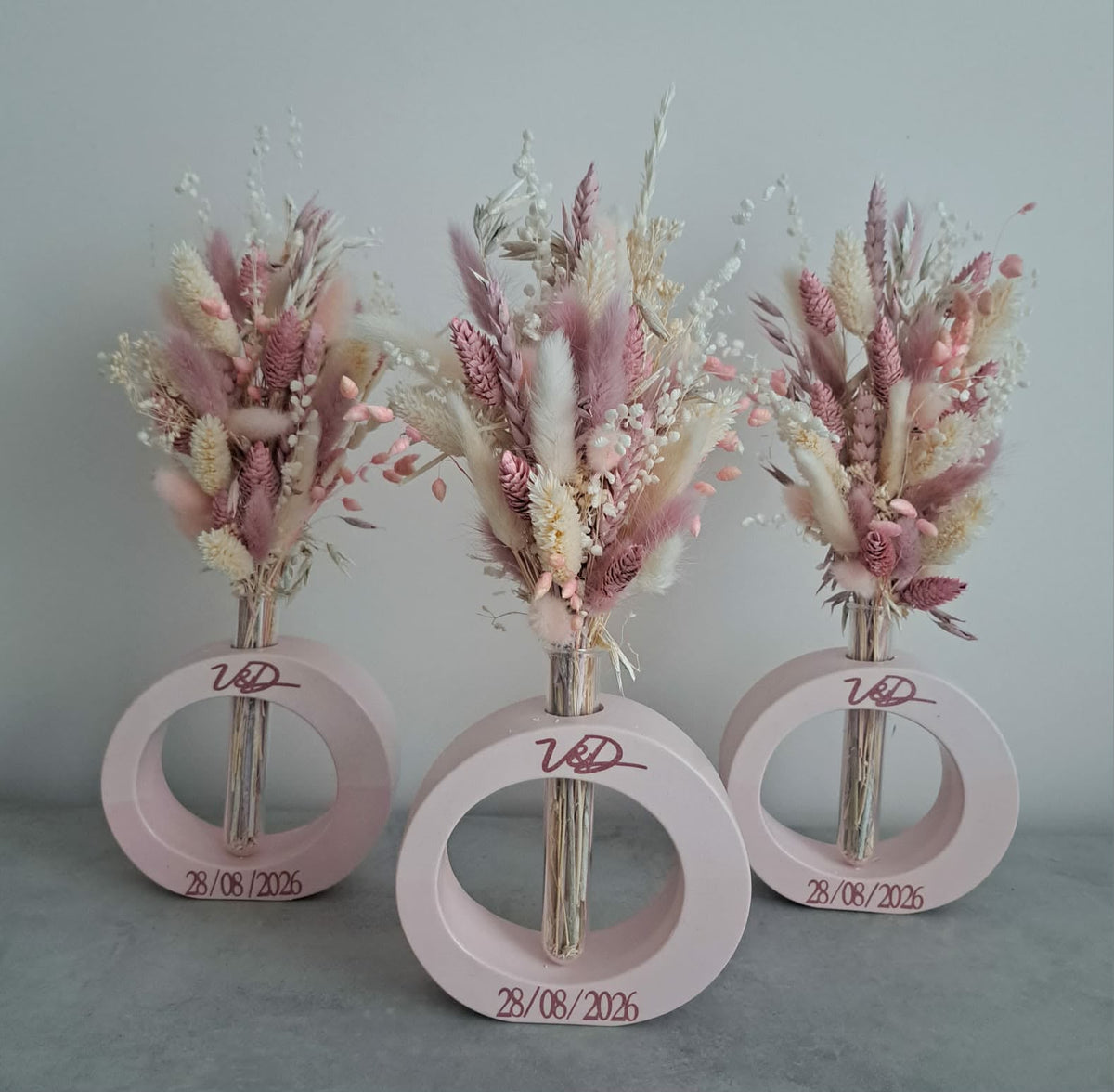 Gepersonaliseerd Jesmonite vaasje met droogbloemen