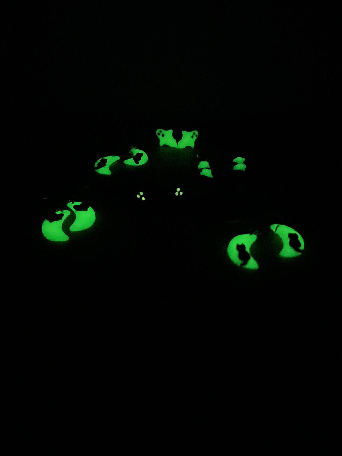 handgemaakte glow in the dark Halloween oorbellen – Nova by Evi