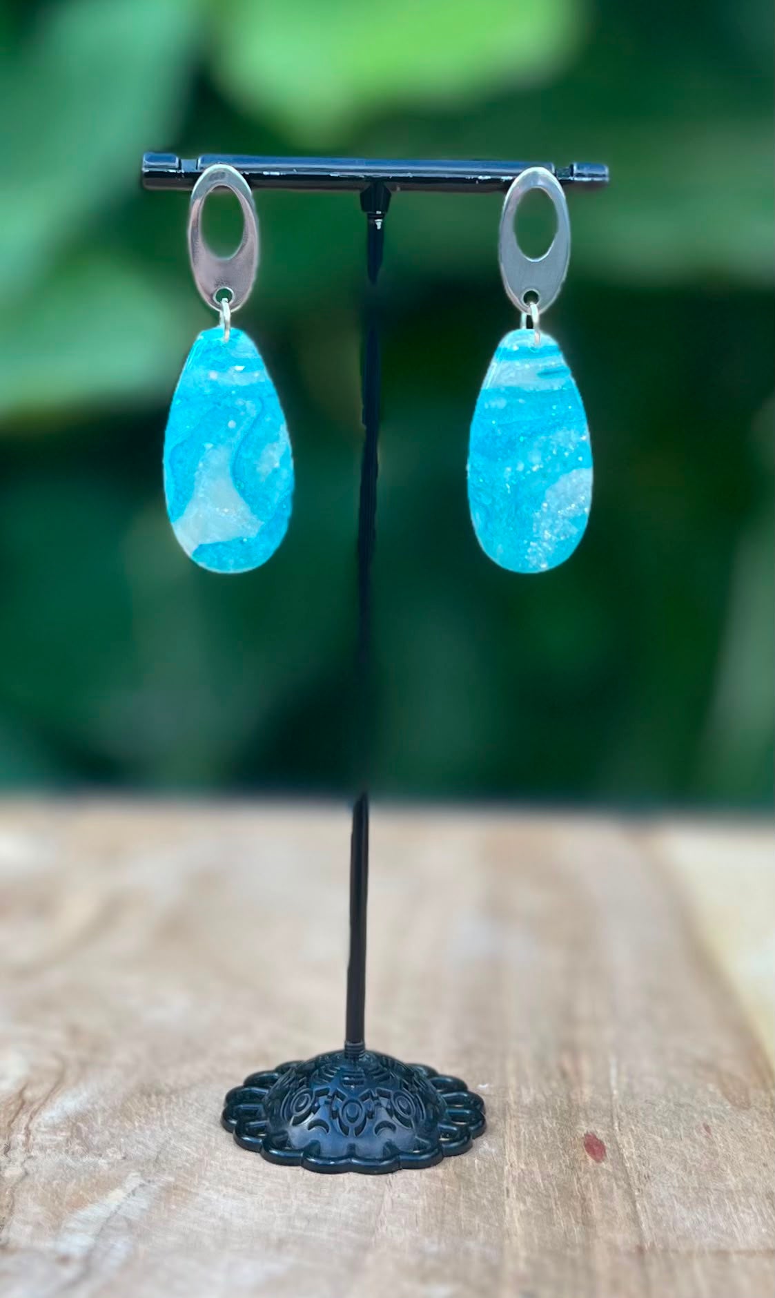 Luce - transparante polymeerklei oorbellen – Turquoise/wit | Langwerpig