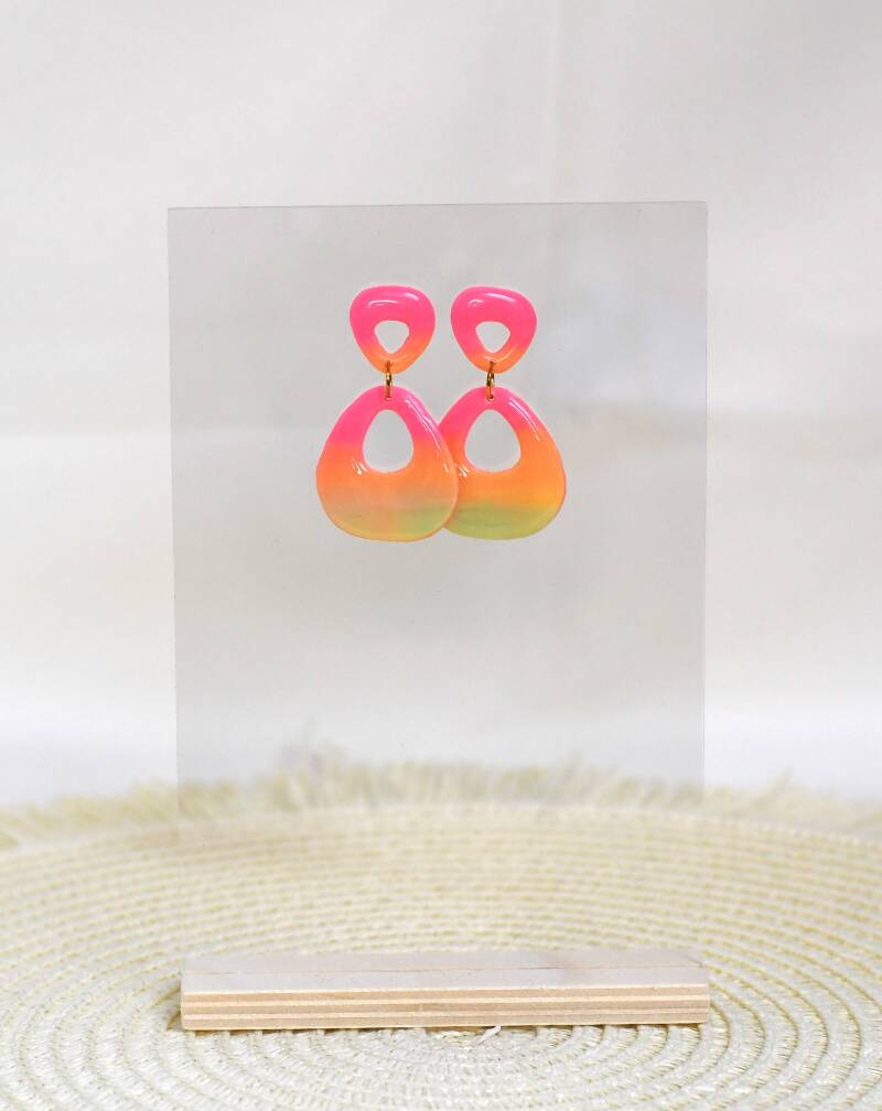 June 🌈 Color Burst Oorbellen – Handgemaakt en Neon