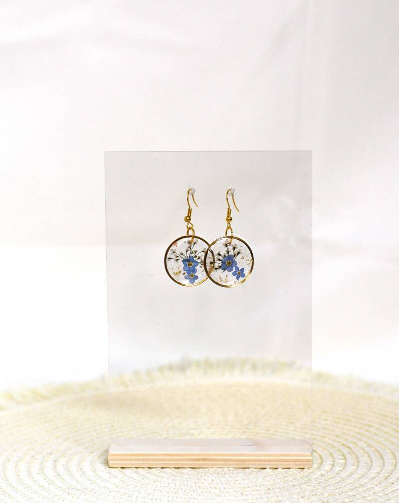 Jade oorbellen💙 – Echte gedroogde bloemen in epoxy met gouden oorhaakjes (Ø2,5 cm)