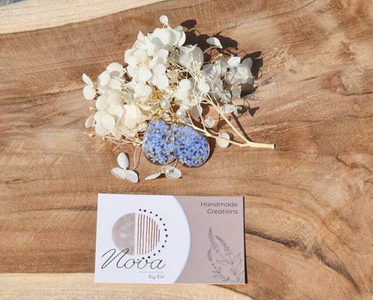 Stella 🌸 Oorbellen met vergeet-me-nietjes & Parelstud – Tijdloos & Natuurlijk — wit