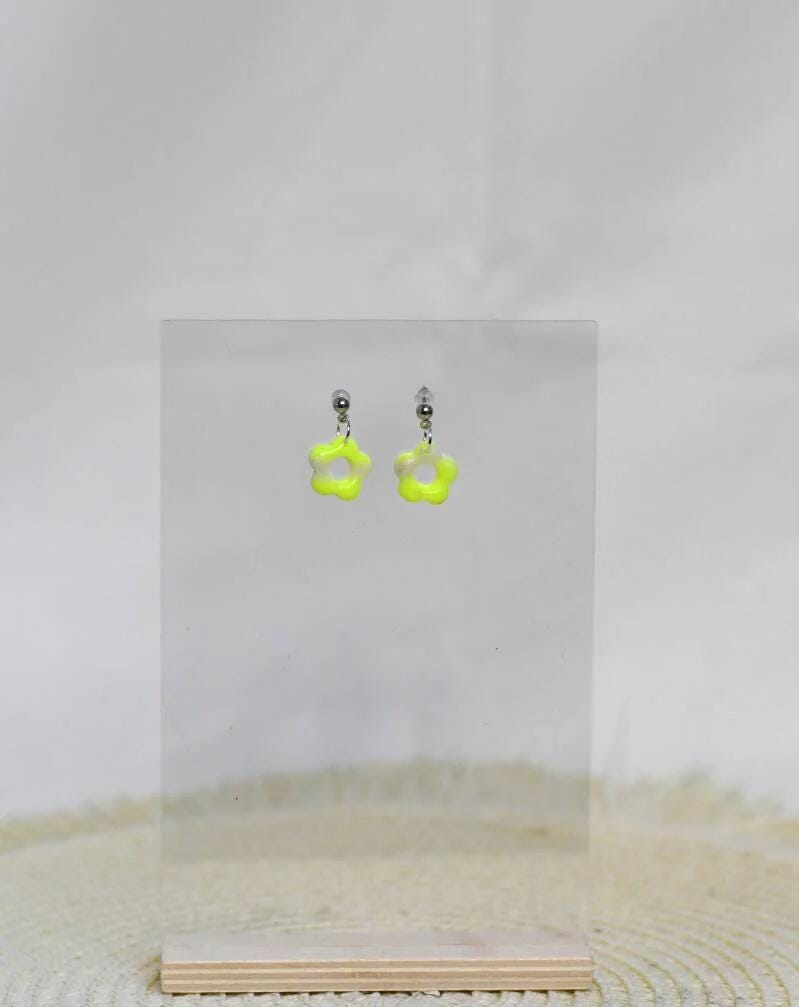 Noor neon vibes - speelse neon oorbellen