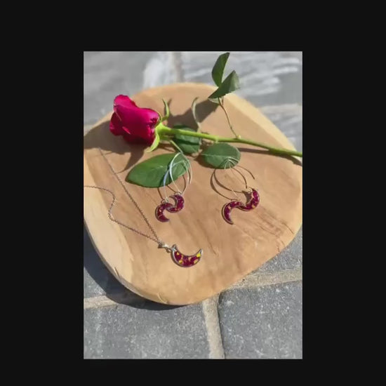handgemaakte Moon Rose sieradenset met gedroogde rozenblaadjes – Nova by Evi