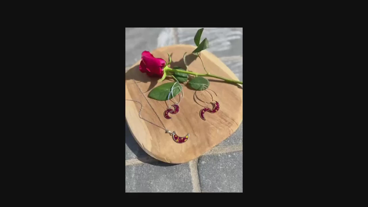 handgemaakte Moon Rose sieradenset met gedroogde rozenblaadjes – Nova by Evi
